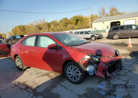 2018 Toyota Corolla L z USA, uszkodzony, nr VIN 2T1BURHE8JC062108